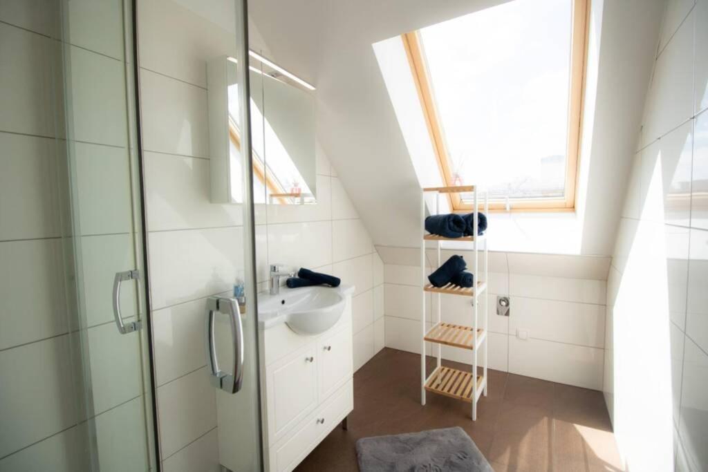 Sunny & Cozy Penthouse With Balcony L Dg4'14 Apartment Viena Exterior foto