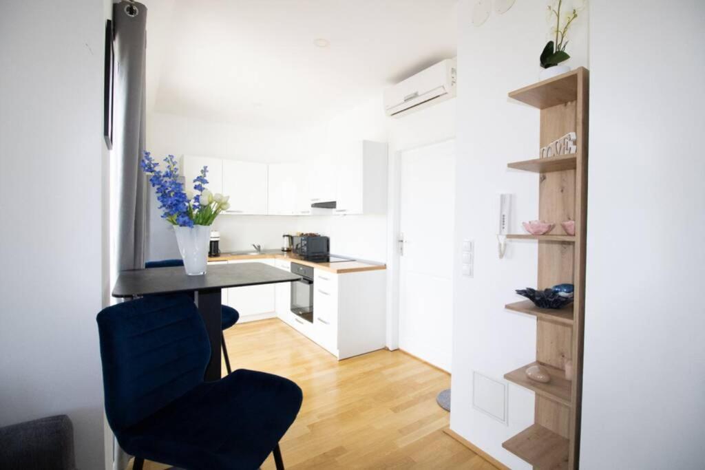 Sunny & Cozy Penthouse With Balcony L Dg4'14 Apartment Viena Exterior foto